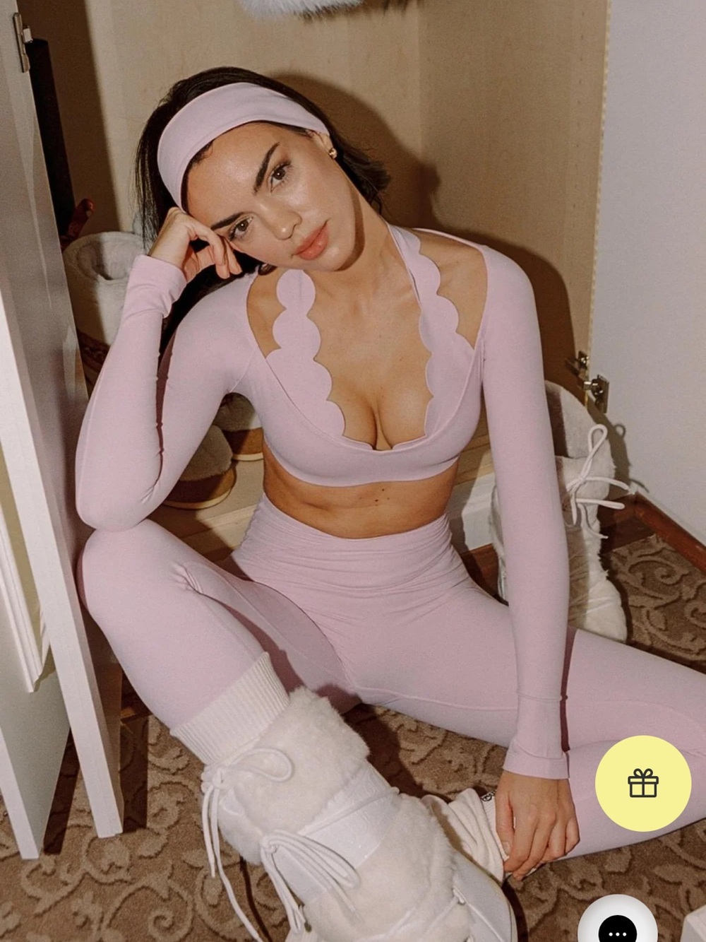 WISKII Long sleeve scallop crop top